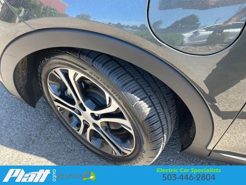 Used 2017 Chevrolet Bolt Premier w/ Driver Confidence II Package FWD image 19