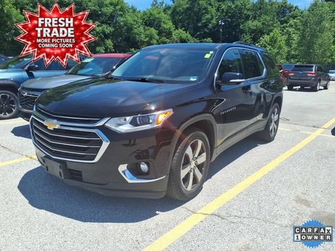 Used 2019 Chevrolet Traverse LT w/ LT Premium Package AWD/4WD image 1