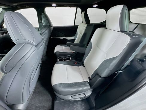 Used 2025 Lexus TX 500h AWD w/ Technology Package image 18