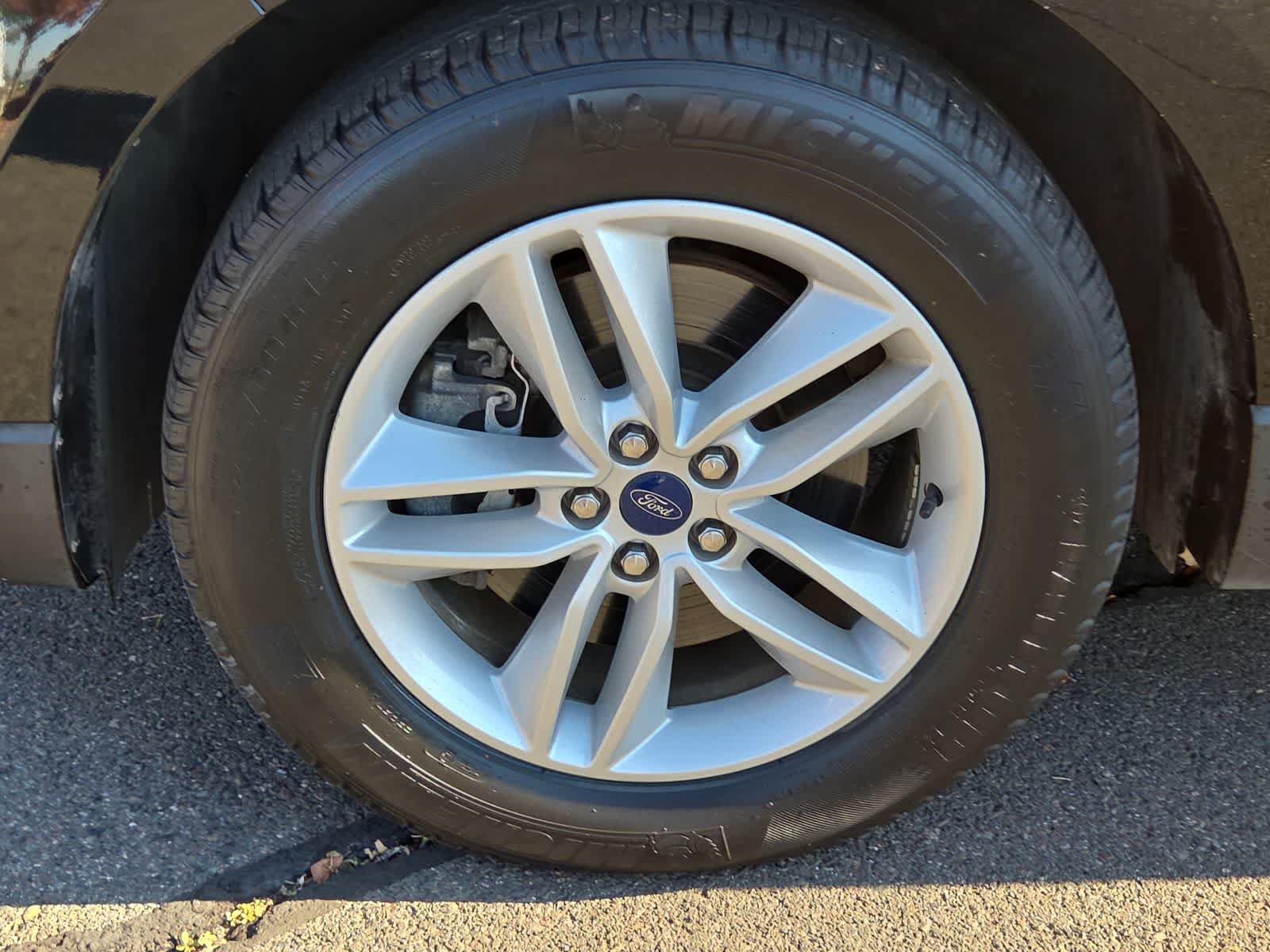 Used 2018 Ford Edge SEL AWD/4WD image 16