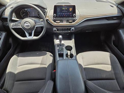 Used 2025 Nissan Altima 2.5 SV FWD image 16