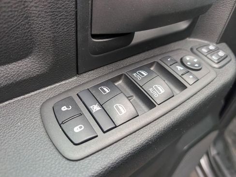 Used 2024 RAM 2500 Tradesman w/ Chrome Appearance Group image 16