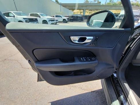 Used 2025 Volvo V60 B5 Cross Country Plus AWD/4WD image 21