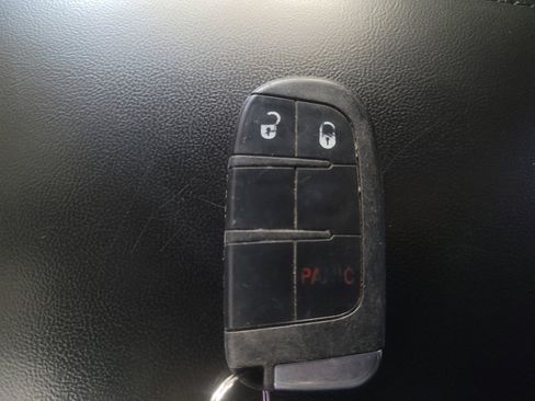 Used 2021 Jeep Grand Cherokee Laredo AWD/4WD image 32