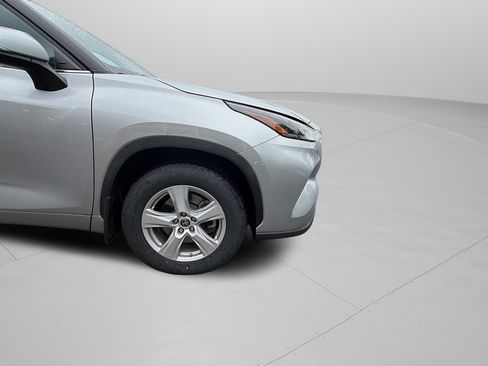 Used 2023 Toyota Highlander LE AWD/4WD image 32