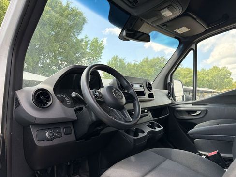 Used 2021 Mercedes-Benz Sprinter 2500 w/ Driver Convenience Package image 6