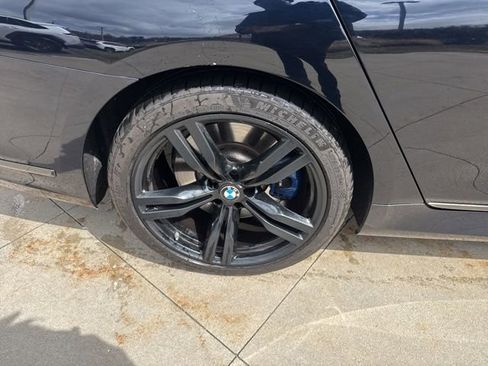 Used 2021 BMW 750i xDrive w/ M Sport Package image 11