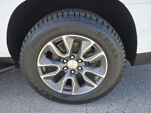 Used 2022 Chevrolet Suburban LT w/ Luxury Package image 9