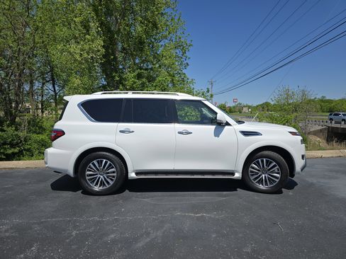 Used 2024 Nissan Armada SL w/ Captain's Chairs Package AWD/4WD image 18