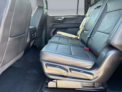 Used 2025 Chevrolet Suburban Z71 AWD/4WD image 16