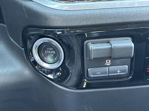 Used 2025 GMC Sierra 1500 Elevation image 8