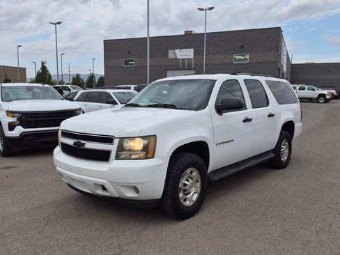 Used 2009 Chevrolet Suburban 2500 LS w/ Skid Plate Package AWD/4WD image 8