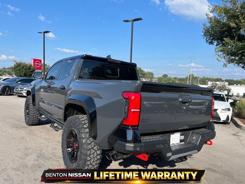 Used 2025 Toyota Tacoma TRD Pro AWD/4WD image 4