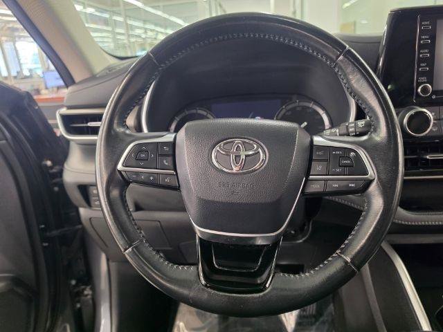 Used 2020 Toyota Highlander XLE AWD/4WD image 11