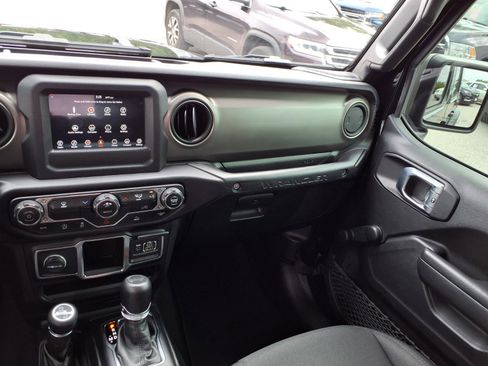 Used 2022 Jeep Wrangler Unlimited Sport AWD/4WD image 4