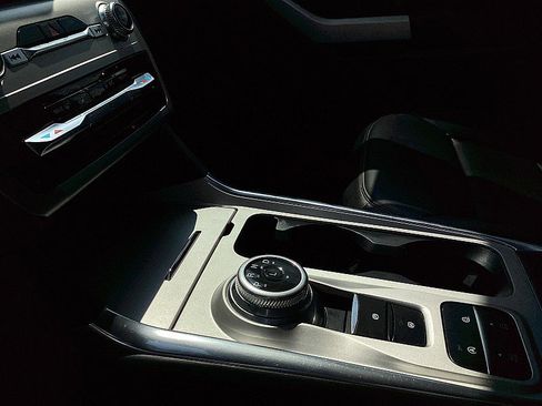 Used 2021 Ford Explorer XLT w/ Equipment Group 202A image 16