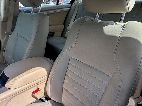 Used 2017 Ford Taurus SE FWD image 10