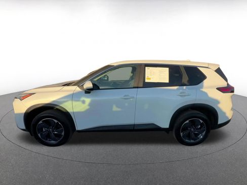Used 2025 Nissan Rogue SV image 9