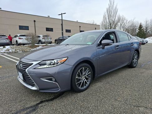 Used 2016 Lexus ES 350 w/ Navigation System Package image 3