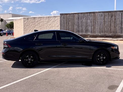 Certified 2025 Honda Accord SE image 7