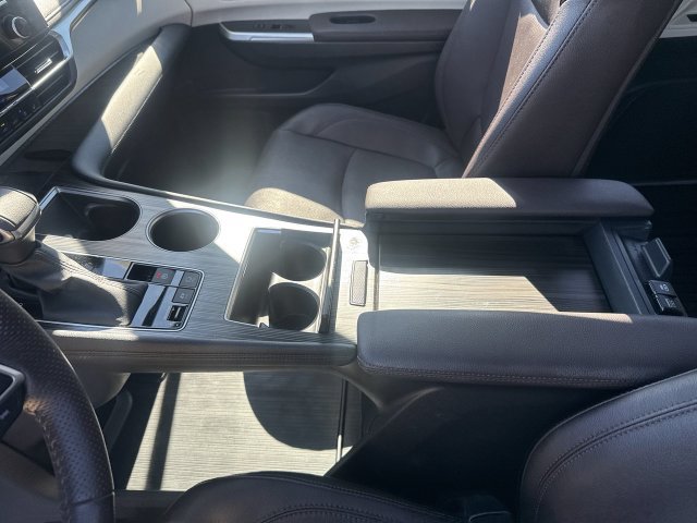 Used 2023 Toyota Sienna Platinum FWD image 21