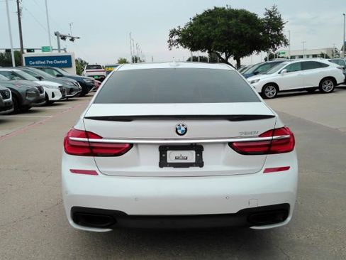 Used 2019 BMW 750i w/ Executive Package RWD image 9