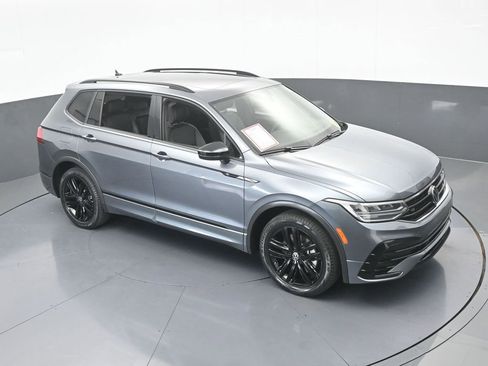 Used 2022 Volkswagen Tiguan SE R-Line image 60