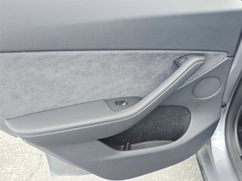 Used 2025 Tesla Model Y Long Range image 25