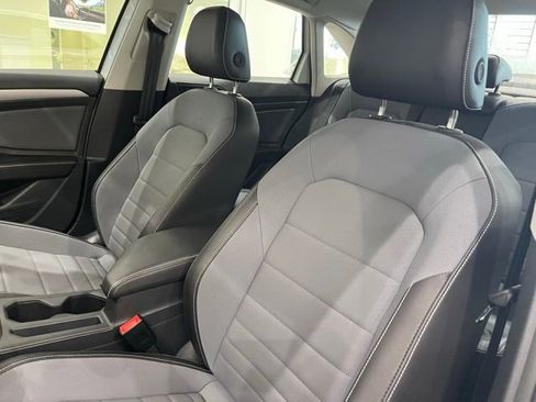 Certified 2025 Volkswagen Jetta SE FWD image 8