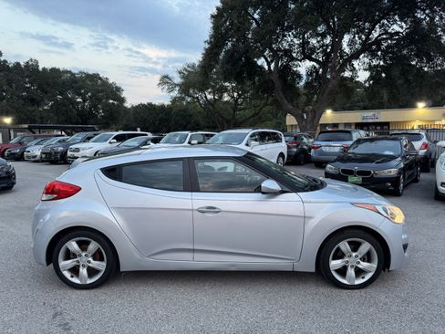 Used 2014 Hyundai Veloster image 6