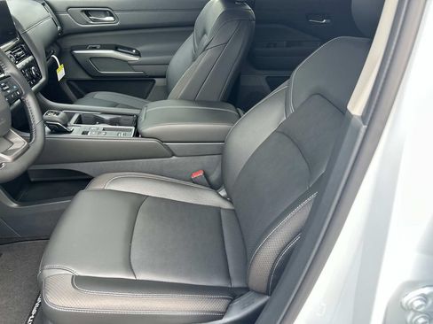 New 2026 Nissan Pathfinder SL w/ SL Premium Package FWD image 16