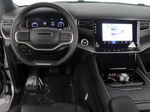 Used 2023 Jeep Wagoneer L Series II image 11