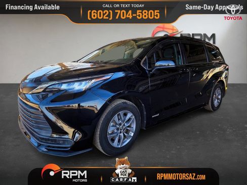 Used 2021 Toyota Sienna LE w/ LE Plus Package image 3