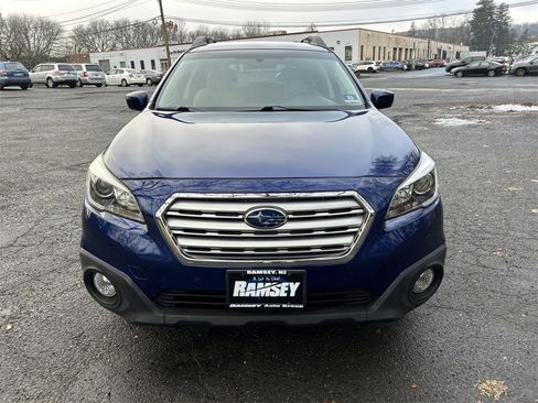 Used 2017 Subaru Outback 2.5i Premium image 3