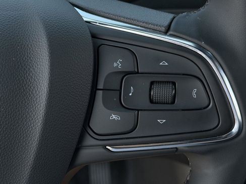 Used 2025 Buick Envista Sport Touring w/ Convenience I Package FWD image 17