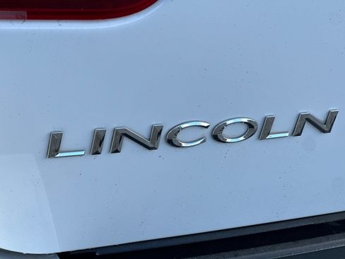 Used 2005 Lincoln Navigator 4WD image 25