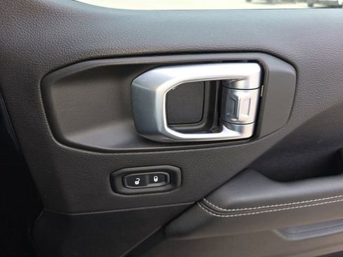 Used 2023 Jeep Gladiator Overland AWD/4WD image 7