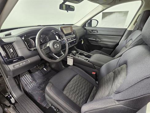 New 2025 Nissan Pathfinder SV w/ Black Appearance Package image 27