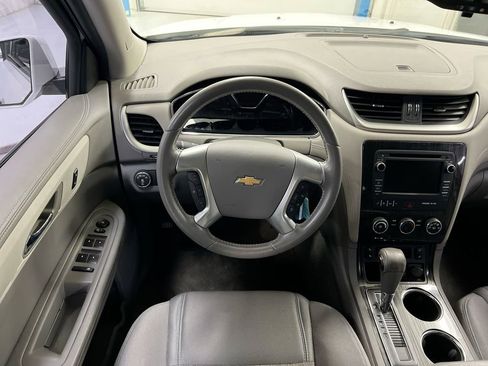 Used 2016 Chevrolet Traverse LT w/ Style and Technology Package FWD image 11