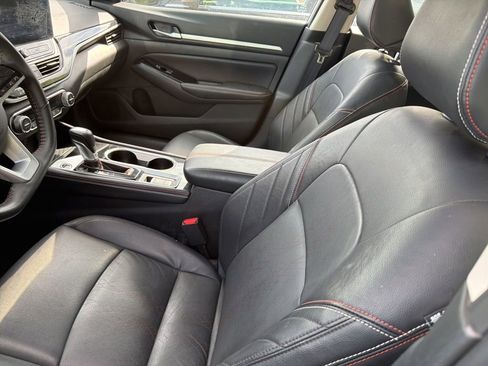 Used 2025 Nissan Altima 2.5 SR w/ SR Premium Package AWD/4WD image 6