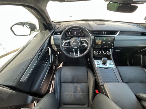 Used 2023 Jaguar F-PACE SVR image 4