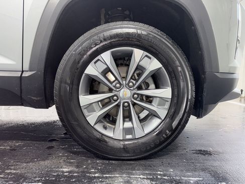Used 2025 Chevrolet Equinox LT w/ Convenience Package II FWD image 9