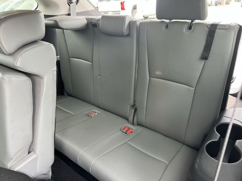Used 2023 Toyota Highlander XLE AWD/4WD image 33