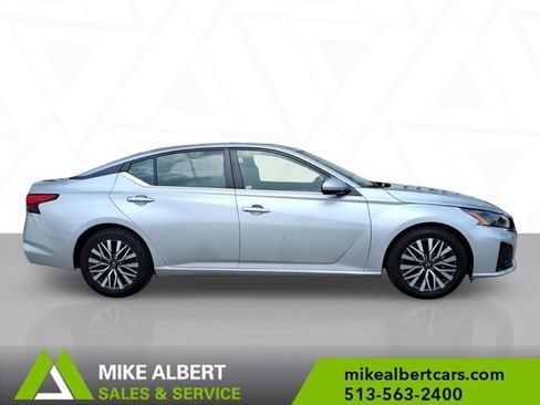Used 2023 Nissan Altima 2.5 SV FWD image 8