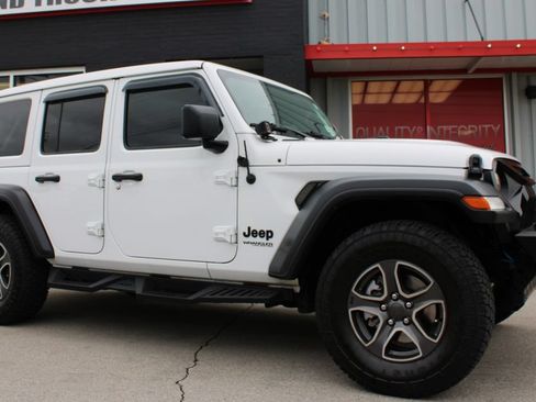 Used 2022 Jeep Wrangler Unlimited Sport w/ Sun And Sound Package AWD/4WD image 4