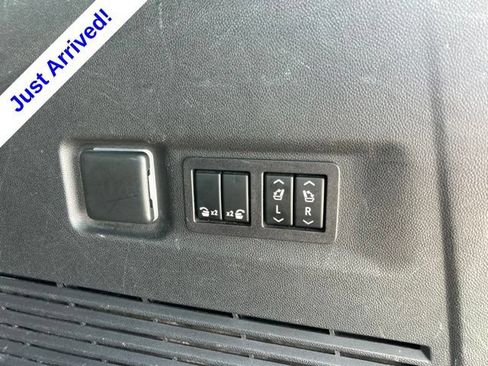 Used 2023 GMC Yukon XL AT4 w/ AT4 Premium Plus Package AWD/4WD image 33