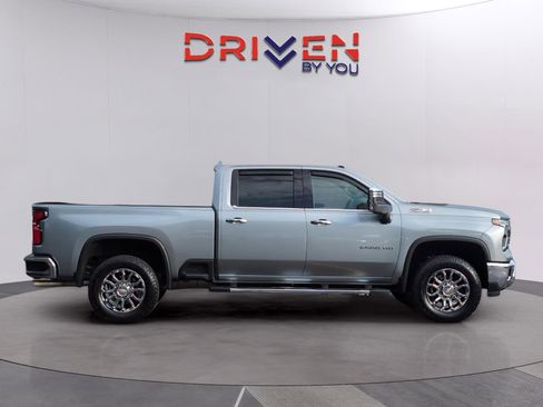 Used 2026 Chevrolet Silverado 2500 LTZ w/ LTZ Convenience Package AWD/4WD image 7