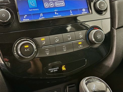 Used 2018 Nissan Rogue S AWD/4WD image 23