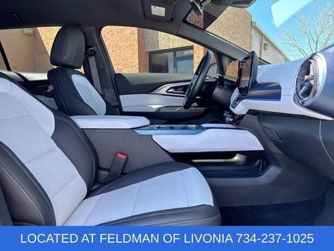 Certified 2025 Chevrolet Equinox EV LT FWD image 27
