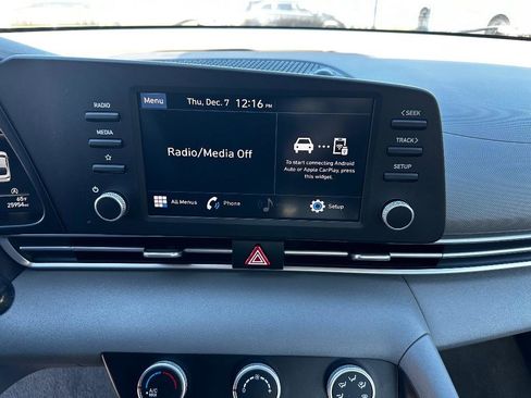 Used 2021 Hyundai Elantra SE image 9